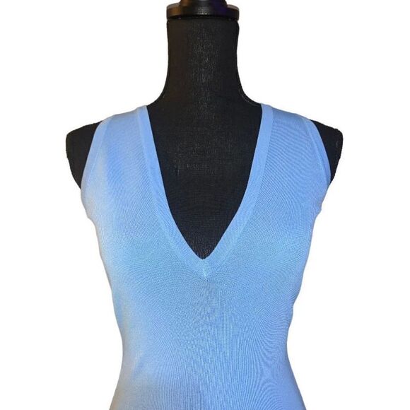 E’ana V-neck Bodycon Dress - Picture 3 of 6